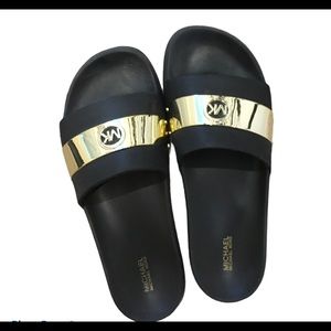 MICHAEL KORS - Black slides with Gold details
